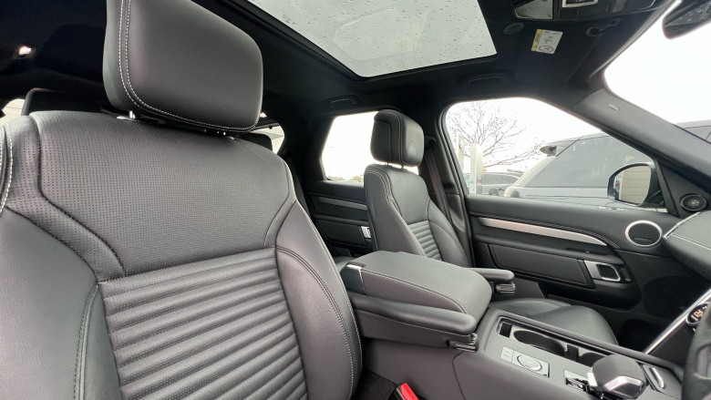 Land Rover Discovery 3.0 D300 R-Dynamic SE 5dr Auto Diesel Station Wagon